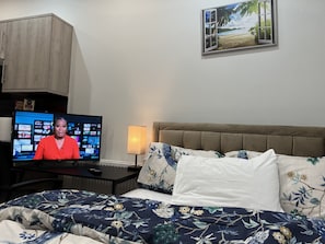 City Studio Suite | In-room dining