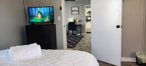 2 slaapkamers, een bureau, een strijkplank/strijkijzer, gratis wifi