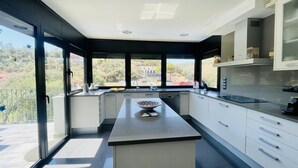 Coffee/tea maker, fridge, microwave, oven - Villa Kubik by Costabravaway (calonge)