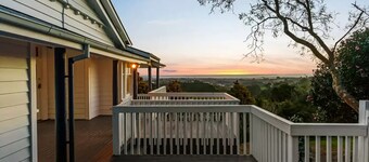 Historical Lifestyle Retreat!