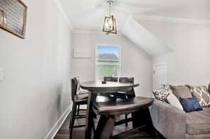 Dining - Comfy NOLA Escape (New Orleans)