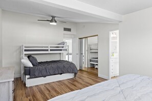 4 عدّة غرف نوم وسرير سفر وواي فاي مجانًا وملاءات أسرّة