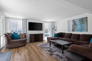 Smart TV, fireplace, table tennis