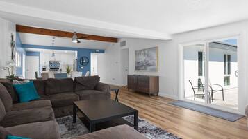 Smart TV, fireplace, table tennis