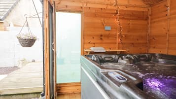 Geladeira, lava-louças, chaleira elétrica, torradeira