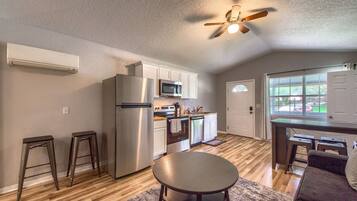 House, 1 Bedroom | Private kitchen | Fridge, oven, coffee/tea maker, toaster