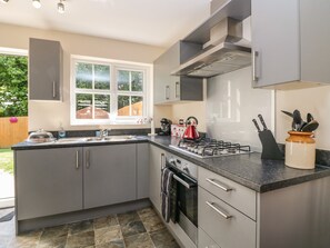 平房 | 私人廚房 | 雪櫃、電熱水壺、多士爐、廚房用具/餐具/器皿