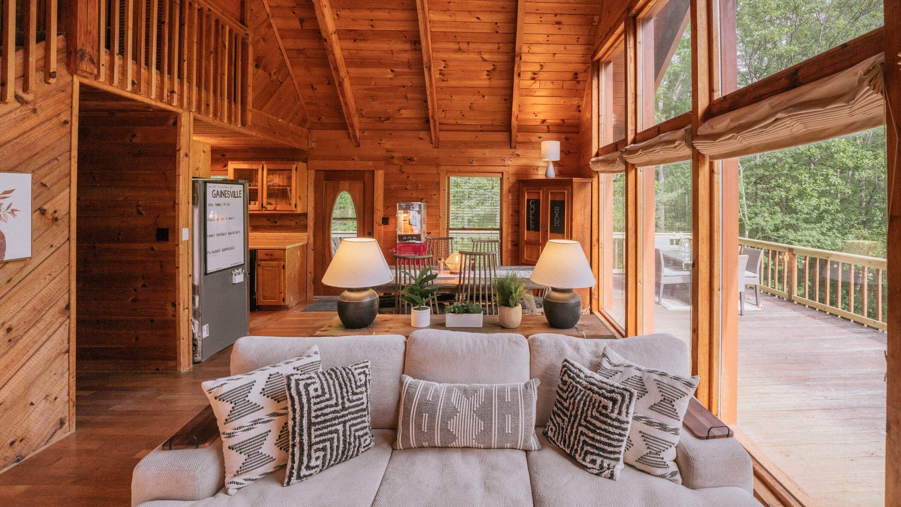 Télévision, jeux vidéo, espaces bureaux