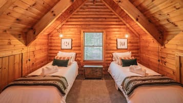 3 bedrooms, desk, iron/ironing board, travel crib