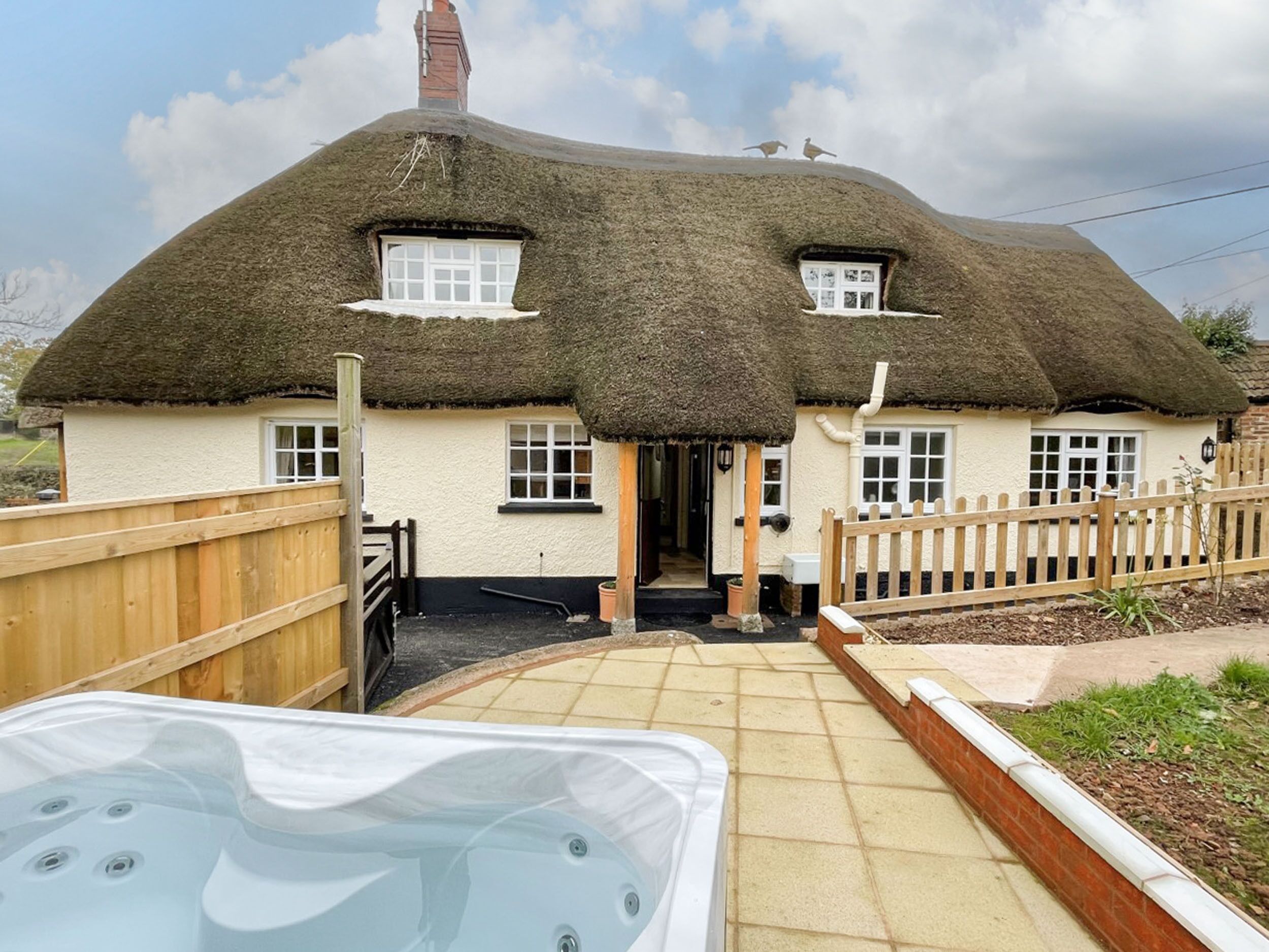 المنطقة المحيطة بالمنشأة