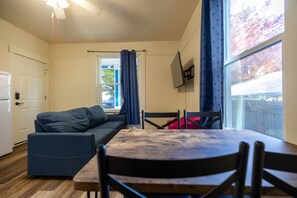 TV - Magenta 1BR | Easy Entry | Pet-Friendly (Eugene)