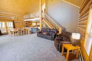 Smart TV, fireplace, books - Red Feather Lakes Cozy Log Cabin (Red Feather Lakes)