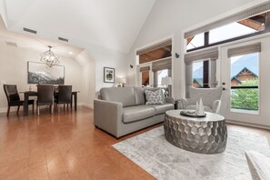 Älytelevisio, takka, tietokoneen näyttö