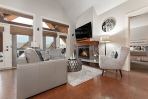 Älytelevisio, takka, tietokoneen näyttö