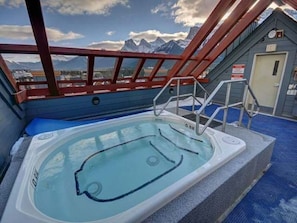 Tina de hidromasaje al aire libre