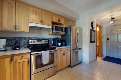 HORIZON HIDEAWAY - DOWNTOWN CONDO - ROOFTOP HOT TUBS