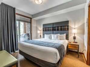 1 bedroom, iron/ironing board, travel cot, free WiFi
