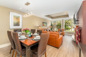 Dining - RAVENS RIDGE - NESTLED TWO BED - SPA, POOL & HOT TUB (Canmore)