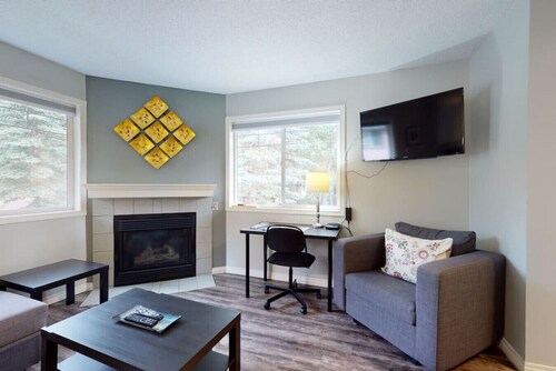 HARMONY HEIGHTS - TWO LEVEL TOWNHOUSE - HOT TUB & FIRE PIT