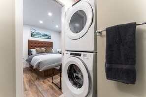 1 habitación, tabla de planchar con plancha, wifi gratis y ropa de cama 