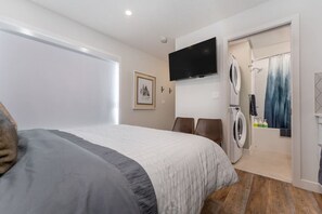 1 chambre, fer et planche à repasser, accès au Wi-Fi (inclus)