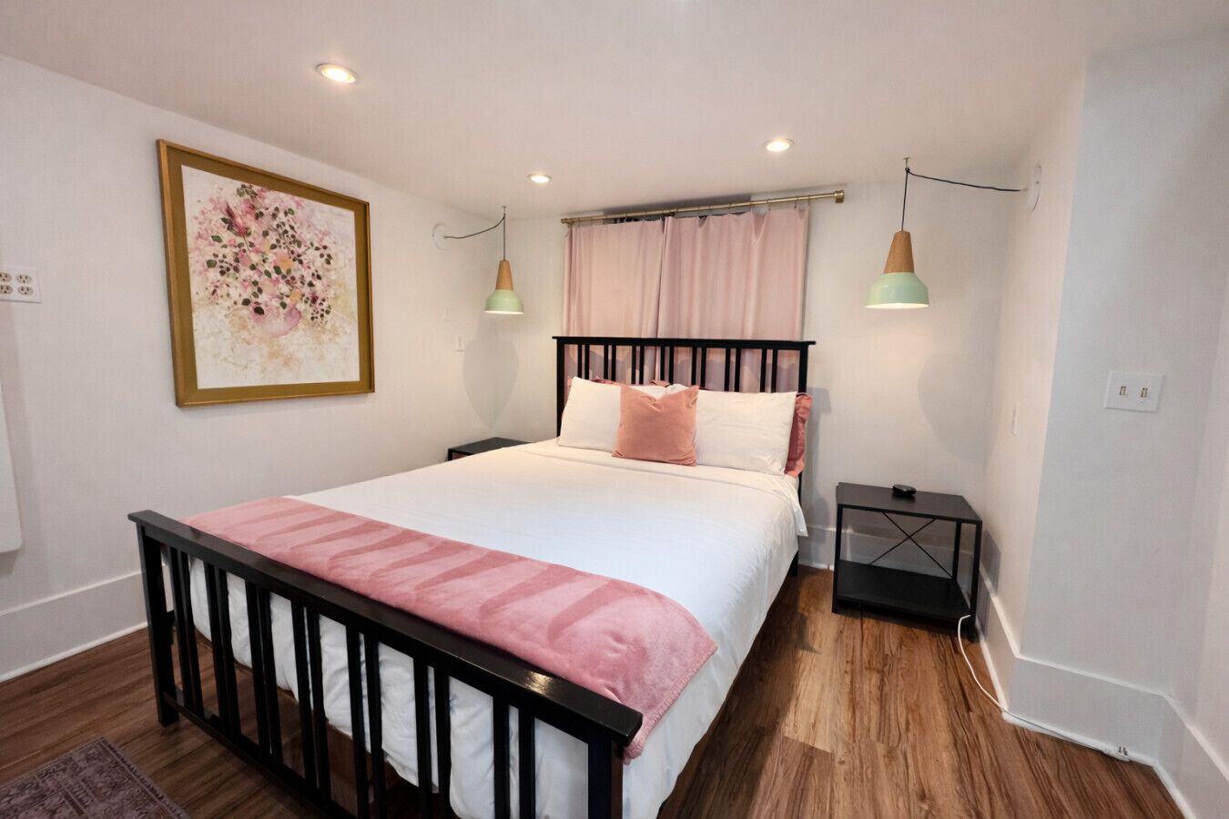 3 bedrooms, desk, iron/ironing board, travel crib