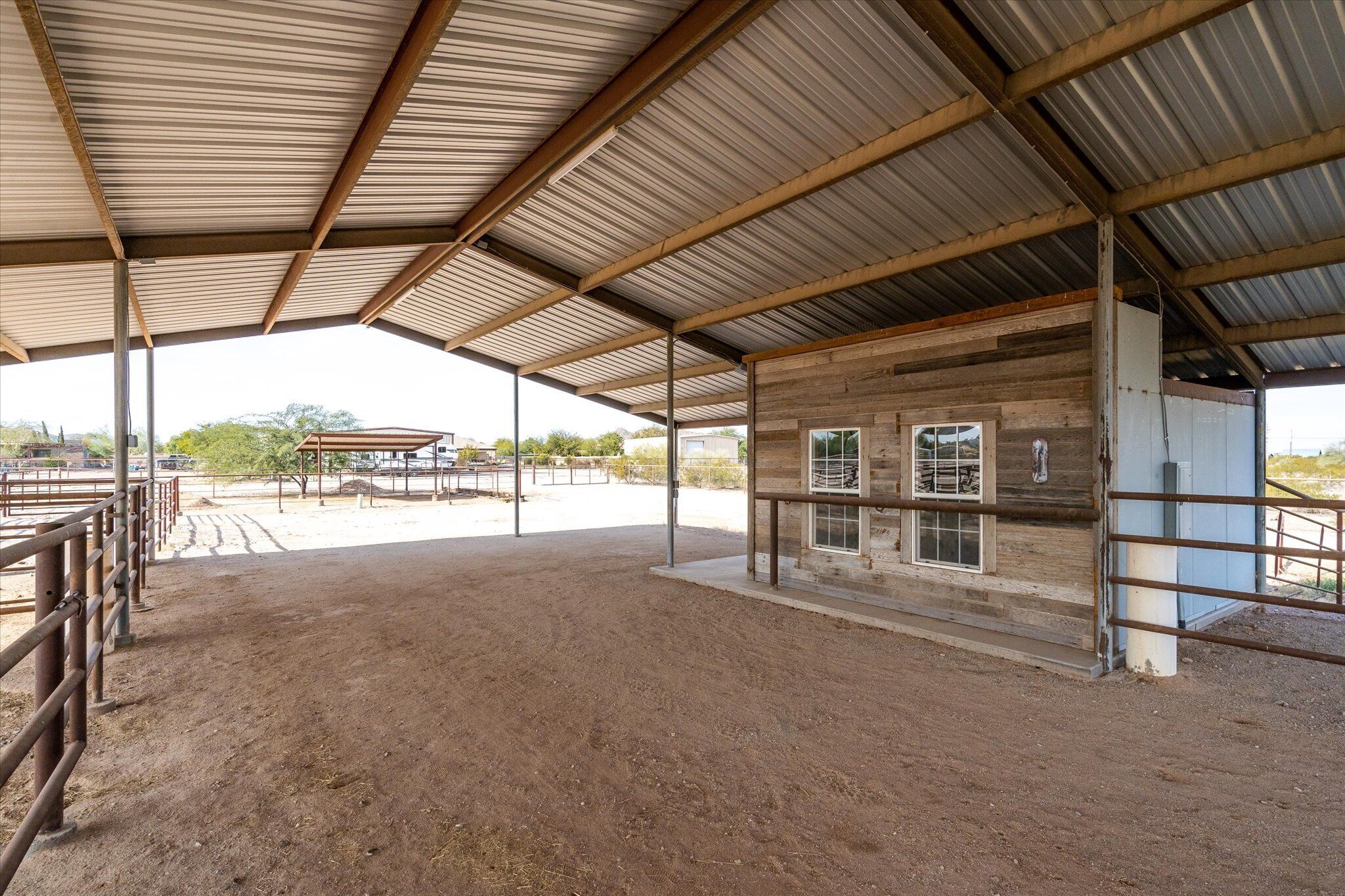 Horse property!  Minutes to Horseshoe Park