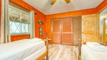 3 bedrooms, free WiFi, bed sheets