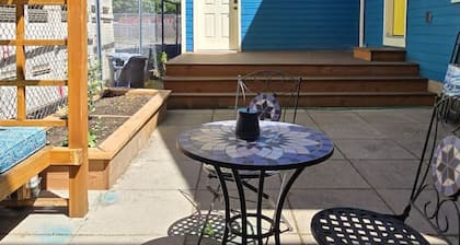 Downtown Studio w/Huge Balcony ·King Bed ·Walkable