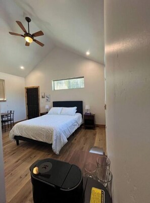 1 bedroom, desk, WiFi, bed sheets -   Private Mtn Room 1/4 mi from Purgatory.  Perfect Base Camp! (Durango)