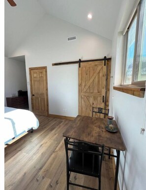 1 habitación, escritorio, wifi y ropa de cama 