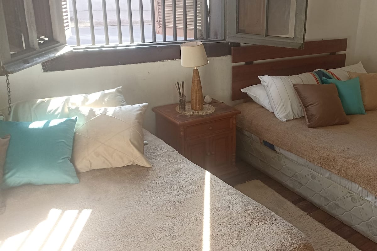 Chambre Quadruple Économique, 2 grands lits | Wi-Fi gratuit, draps fournis, accès pour personnes à mobilité réduite