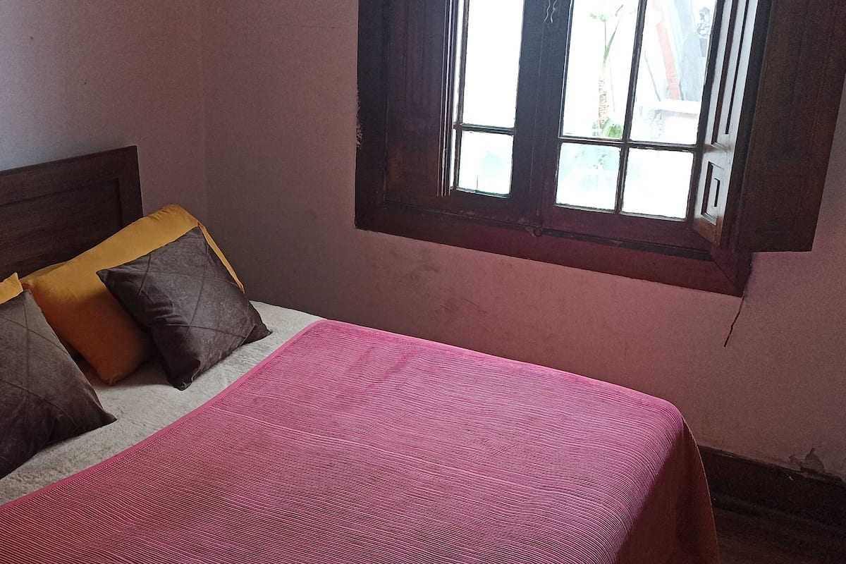 Chambre Économique, 1 grand lit | Wi-Fi gratuit, draps fournis, accès pour personnes à mobilité réduite