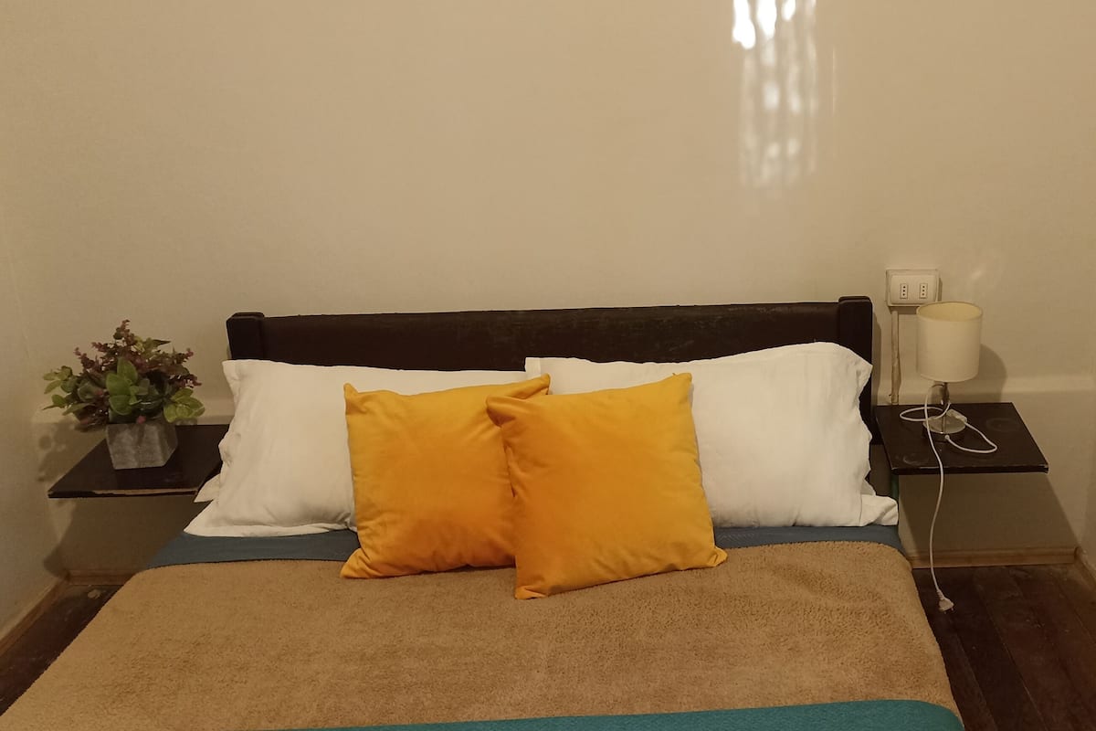Chambre Économique, 1 grand lit | Wi-Fi gratuit, draps fournis, accès pour personnes à mobilité réduite