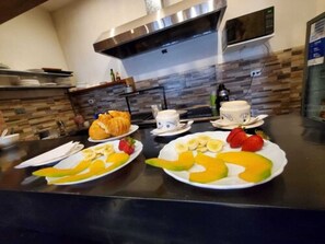 Tägliches inbegriffenes kontinentales Frühstück