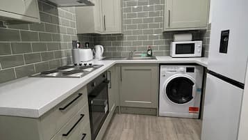 Standard Apartment, Ensuite (1 Bed Apartment- Sleeps 3) | Shared kitchen