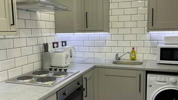 Superior Apartment, Ensuite (Superior 1 Bed- Sleeps 4) | Shared kitchen