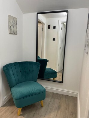 Standard Apartment, Ensuite (1 Bed Apartment- Sleeps 3) | Lounge