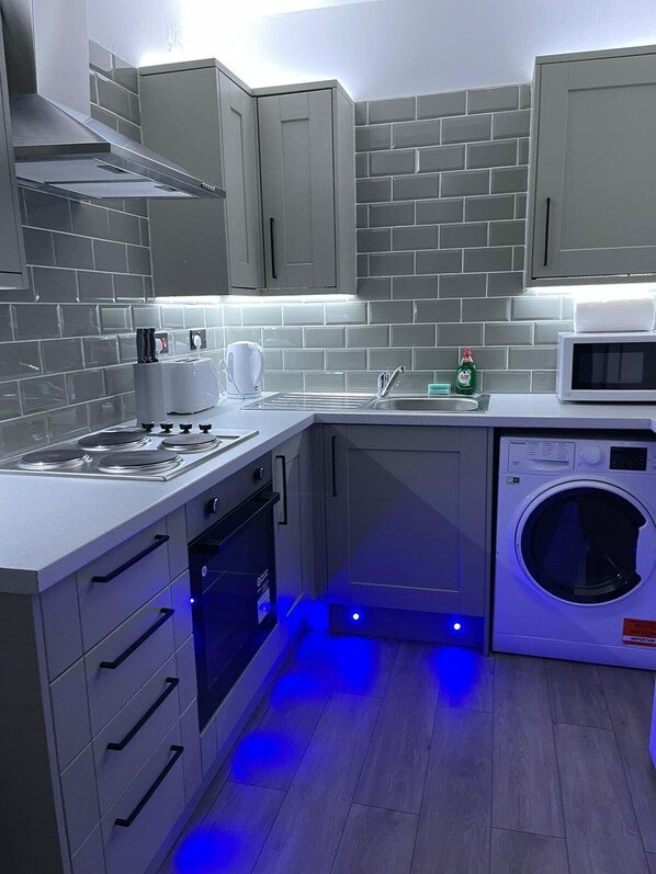 Superior Apartment, Ensuite (Superior 1 Bed- Sleeps 4) | Shared kitchen