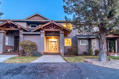 HOT TUB, Eagle Crest Condo on Golf Course, DOGS OK