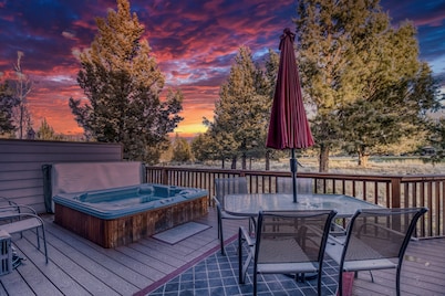 HOT TUB, Eagle Crest Condo on Golf Course, DOGS OK