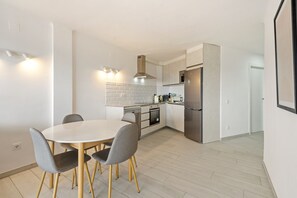 Fridge, microwave, oven, dishwasher - WELCS ATICO 042 EMP frente al mar con terraza (Empuriabrava)