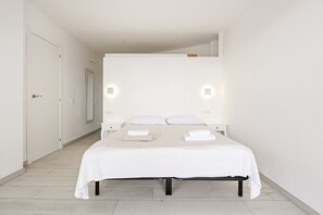 1 bedroom, iron/ironing board, free WiFi, bed sheets - WELCS ATICO 042 EMP frente al mar con terraza (Empuriabrava)