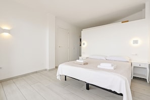 1 habitación, tabla de planchar con plancha, wifi gratis y ropa de cama 