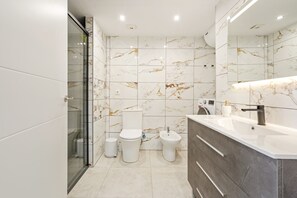 Shower, towels