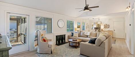 Televisión y chimenea