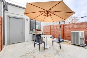 Outdoor dining - Beautiful Townhome - Steps to Downtown Boise! (Boise)