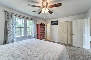 4 Schlafzimmer, Schreibtisch, Bügeleisen/Bügelbrett, WLAN