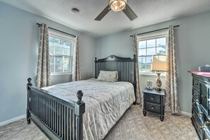 4 bedrooms, desk, iron/ironing board, WiFi