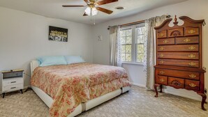 A bedroom with a bed, a dresser, a ceiling fan, a window with curtains, and a motivational poster on the wall. - 1 Mi to MCAS New River: Peaceful Home w/ Patio (Jacksonville)